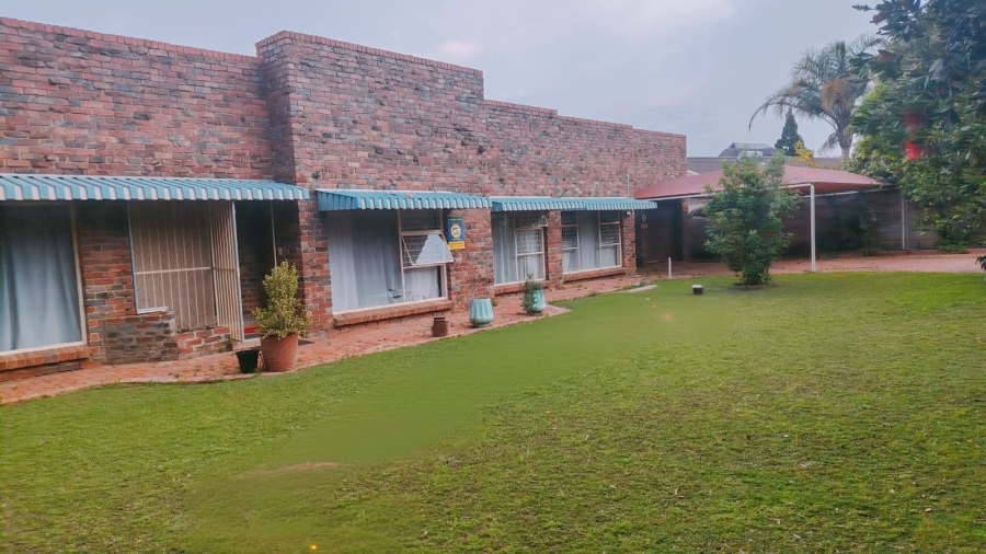 4 Bedroom Property for Sale in Pellissier Free State